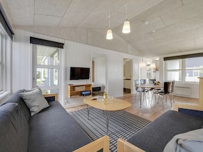 Standard Bungalow (8-12-persoons bungalow) | Interior - Landal Rønbjerg (Ranum)
