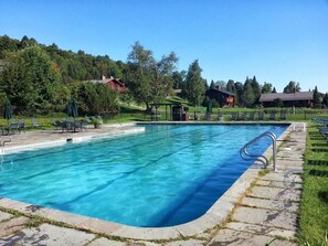 Piscine couverte, piscine extérieure