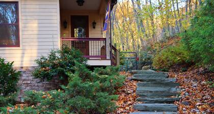 Cozy Modern Cabin near Wintergreen and Bold Rock
