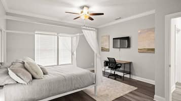 3 bedrooms, iron/ironing board, WiFi, bed sheets