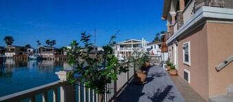 Amazing Copper Bottomed Waterfront Cottage 217