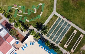 Una piscina cubierta