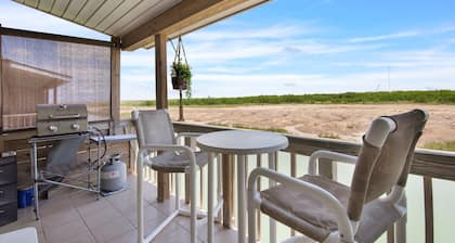 Views of Space X - Heron's Sea Cottage and just minutes from South Padre Island #1040