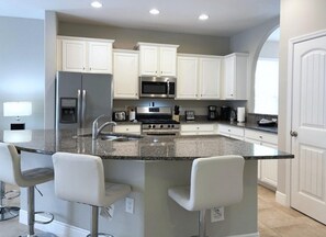 House, 5 Bedrooms | Private kitchen