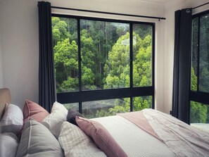 1 bedroom, iron/ironing board, free WiFi, bed sheets - Pine View Cabin (Currumbin Valley)