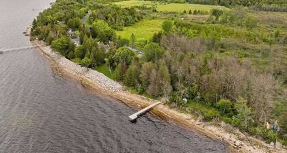 185' Waterfront Sand Bay Owl's Nest 4BR sleeps 9
