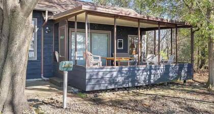 185' Waterfront Sand Bay Owl's Nest 4BR sleeps 9