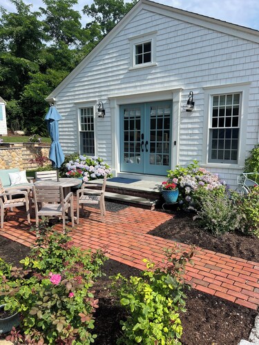 The Rose Cottage of Sandwich Village