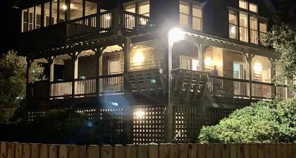 Ocean Side-Walk to Beach-Bars-Shops-Parks! Fenced Yard-Private Pool-Hot Tub-Pets