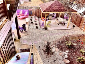 Outdoor dining - Kids & Pets-2 Blocks to Beach-Great Location-Walk-Bike Everywhere-OCEAN DREAM ON (Nags Head)