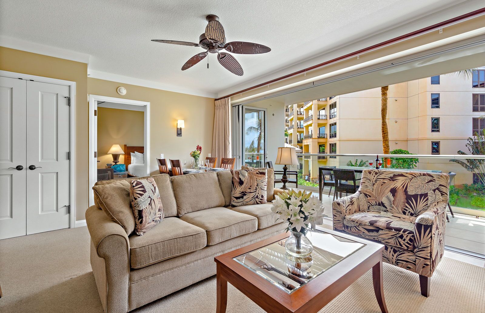 Flat-screen TV, DVD player, stereo