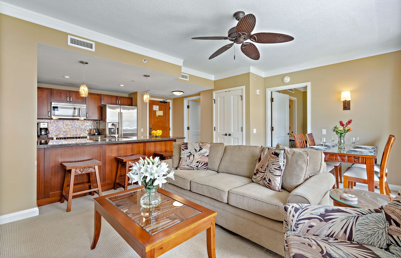 Flat-screen TV, DVD player, stereo