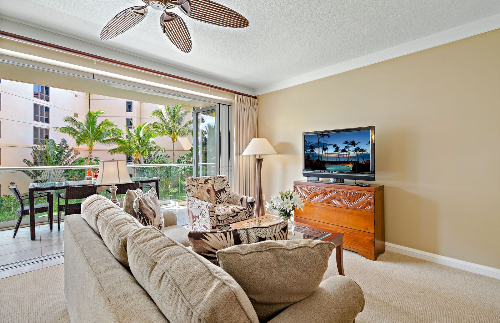 Flat-screen TV, DVD player, stereo