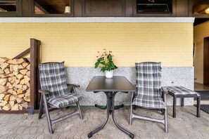 Terrace/patio - Apartment "2" with Wi-Fi & Terrace (Damp)