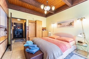 1 bedroom, free WiFi, bed sheets, wheelchair access - Apartment "2" with Wi-Fi & Terrace (Damp)