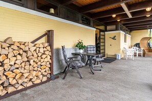 Outdoor dining - Apartment "2" with Wi-Fi & Terrace (Damp)