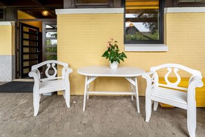 Outdoor dining - Apartment "2" with Wi-Fi & Terrace (Damp)