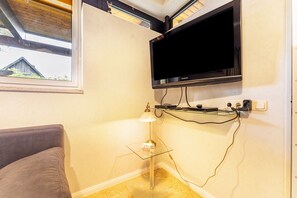 TV, DVD player - Apartment "2" with Wi-Fi & Terrace (Damp)