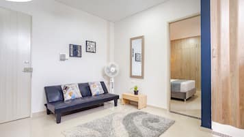 Executive Double Room | Hypo-allergenic bedding, iron/ironing board, free WiFi, bed sheets