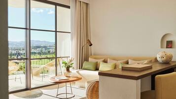 Ropa de cama de alta calidad, cubrecamas y minibar