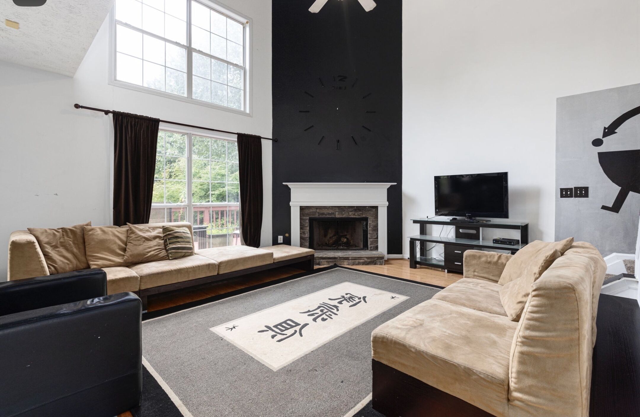 BRIGHT/OPEN FREE FLOWING Floor Plan, Vaulted Ceiling/Large BkYard