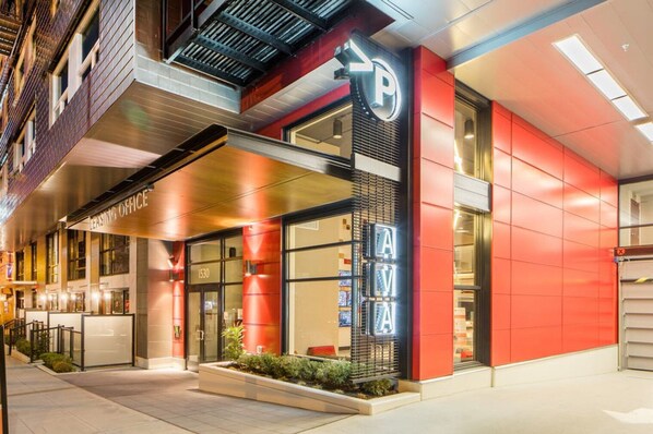 Exterior detail - Classic Capitol Hill 1BR w/ Gym & W/D, close to SU & SCC, by Blueground (Seattle)