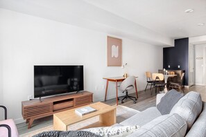 Télévision, chaîne hi-fi