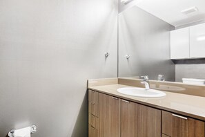 Hårføner og håndklær