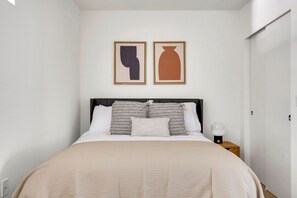 Fer et planche à repasser, Wi-Fi, literie fournie