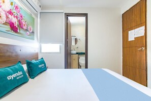 Quarto casal | Roupas de cama antialérgicas, frigobar, ferros/tábuas de passar roupa