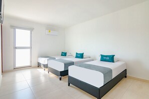 Triple Room | Hypo-allergenic bedding, minibar, iron/ironing board, bed sheets - Ayenda Elyamar V (Riohacha)