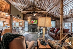 TV - The Apple Tree! This unique cabin certainly offers something for everyone! (Ruidoso)