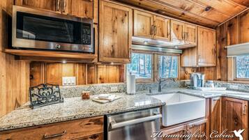 KylskÄp, mikrovÄgsugn, ugn och spishÀll