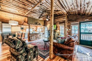 TV - The Apple Tree! This unique cabin certainly offers something for everyone! (Ruidoso)