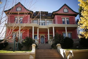 Front of property - Tarabino Inn (Trinidad)