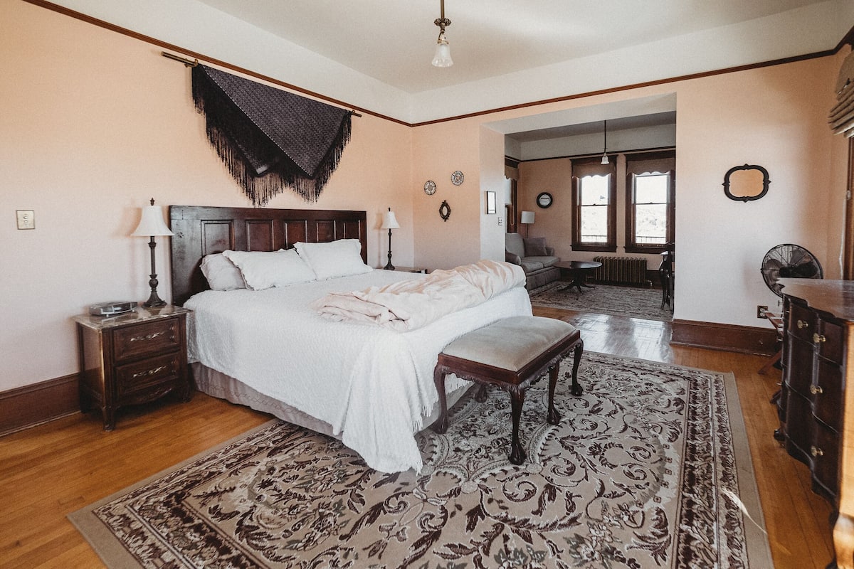 Grand Suite | 1 bedroom, down comforters, individually decorated