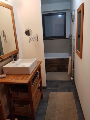 Badewanne, Haartrockner