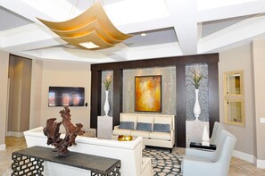 House, 5 Bedrooms | Lobby