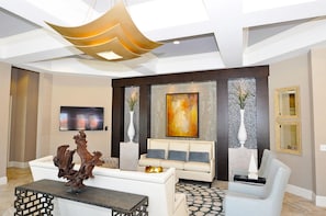 House, 5 Bedrooms | Lobby