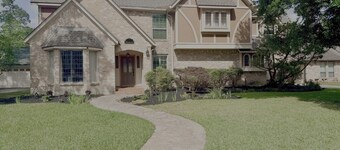 Spacious 4BR Home with Game Room near Woodlands