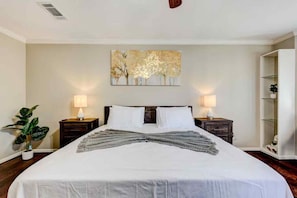 Iron/ironing board, WiFi, bed sheets - Four bedroom in United States of America, Tomball (Tomball)