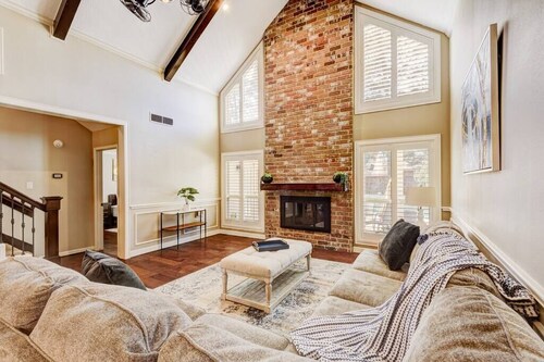 Spacious 4BR Home with Game Room near Woodlands