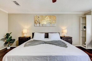 4 bedrooms, iron/ironing board, WiFi, bed sheets