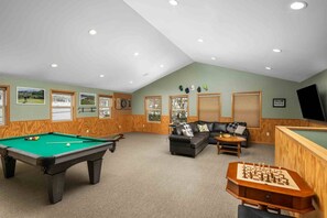 Game room - Expansive Panoramic View of Columbia Gorge, Enormous Deck and Seating, BBQ, Billiards, Darts, Games (The Dalles)