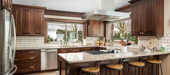 Expansive Panoramic View of Columbia Gorge, Enormous Deck and Seating, BBQ, Billiards, Darts, Games