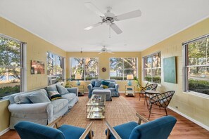 Smart TV, books, stereo