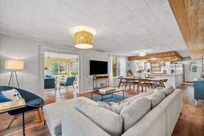 Smart TV, books, stereo