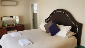 4 bedrooms, iron/ironing board, travel crib, free WiFi