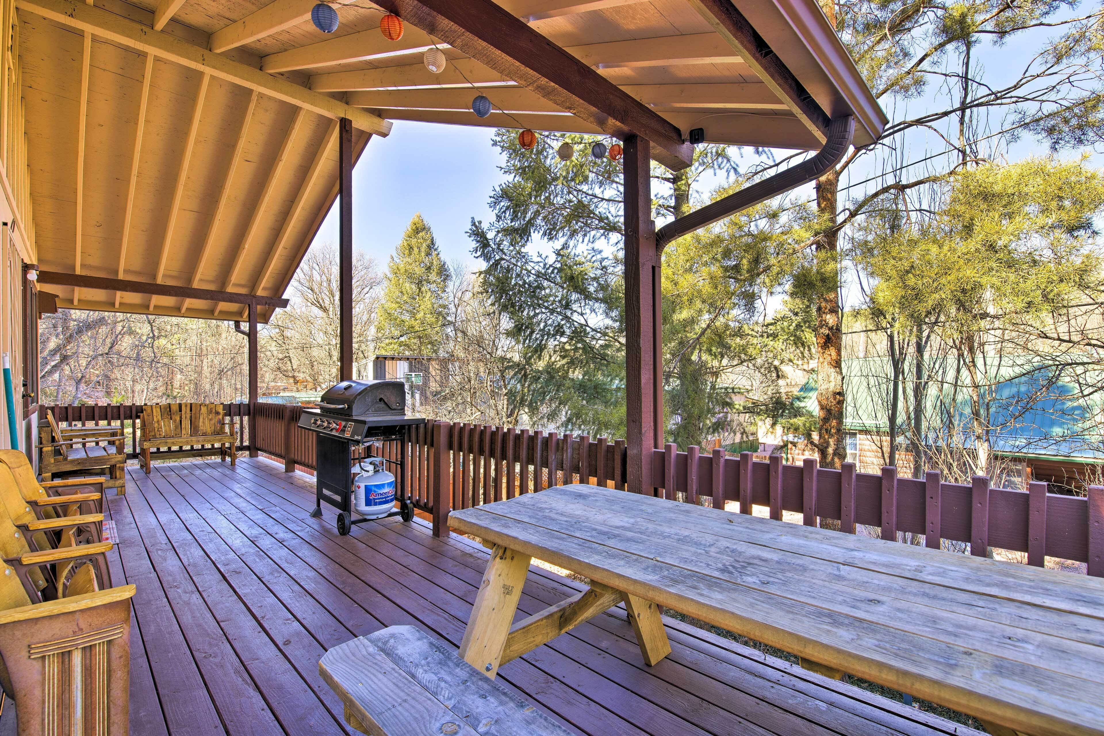 Payson Cabin: Patio & Grill, Mogollon Rim Views