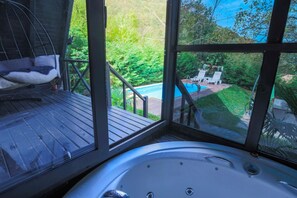 Casa a l'arbre Deluxe | Bany | Dutxa, assecador de cabells, tovalloles i sabó 